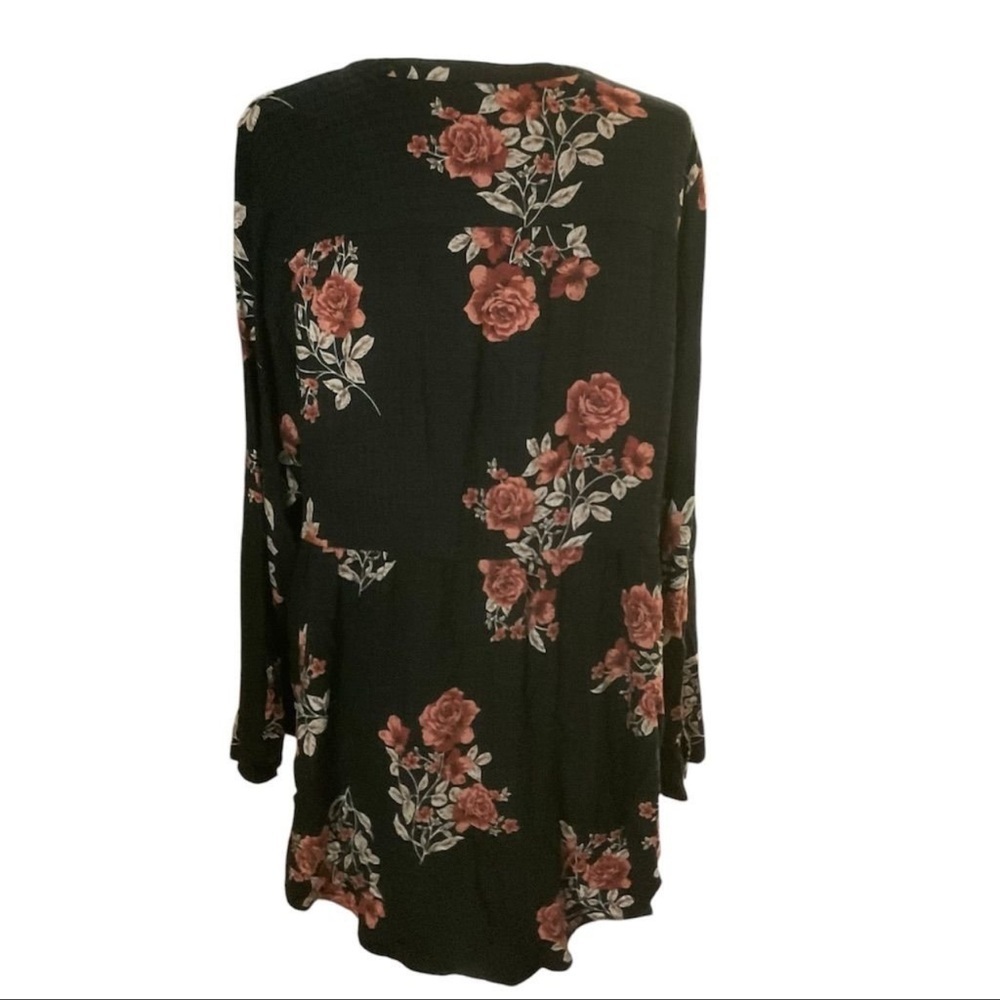 Torrid Plus Size Emma Babydoll Crinkle Gauze Button Up Black Floral Tunic Top 2​ - Picture 6 of 10
